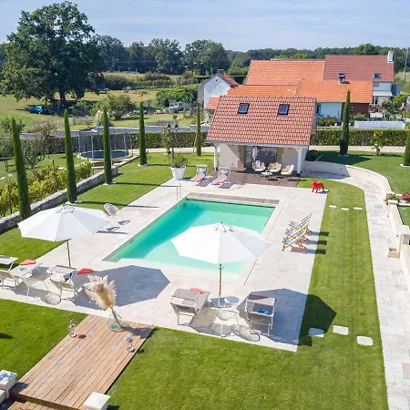 Holiday home Maison Avec Piscine Chauffee, Clim Et Jardin - Hauterives - Fr-1-489-203 Hauterive (Allier)
